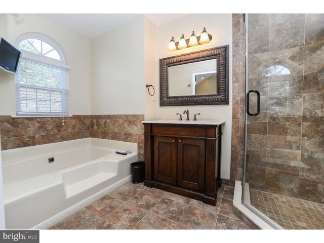 102 HAZELWOOD LN, Marlton, NJ 08053