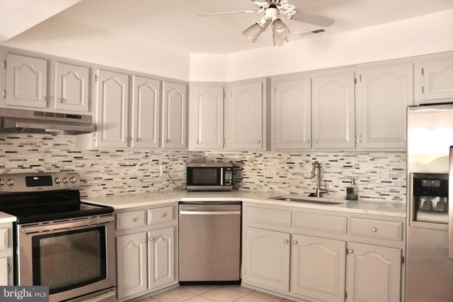 102 HAZELWOOD LN, Marlton, NJ 08053