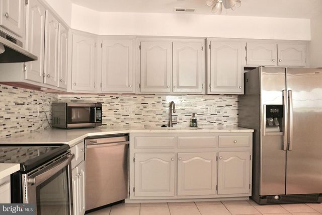 102 HAZELWOOD LN, Marlton, NJ 08053