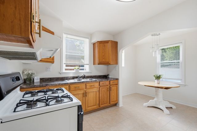 3226 Grand Boulevard, Brookfield, IL 60513