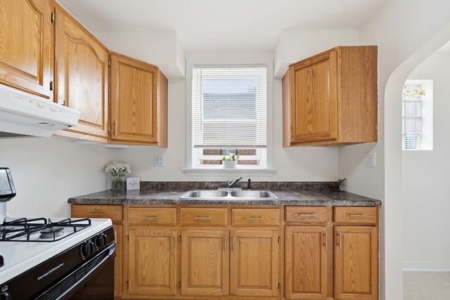 3226 Grand Boulevard, Brookfield, IL 60513