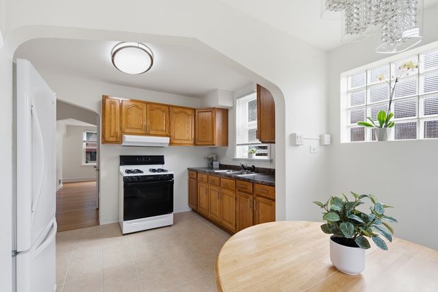 3226 Grand Boulevard, Brookfield, IL 60513