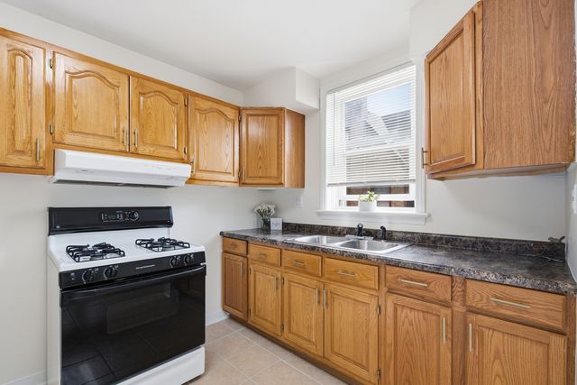3226 Grand Boulevard, Brookfield, IL 60513