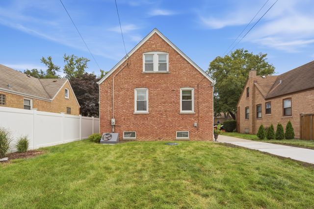 3226 Grand Boulevard, Brookfield, IL 60513