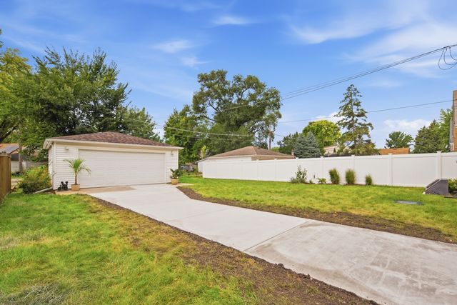 3226 Grand Boulevard, Brookfield, IL 60513