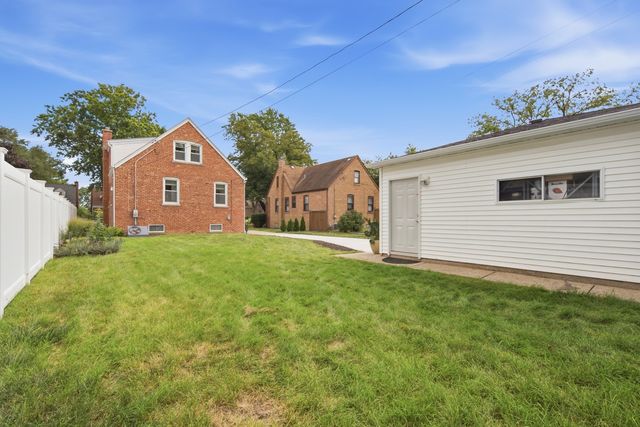3226 Grand Boulevard, Brookfield, IL 60513