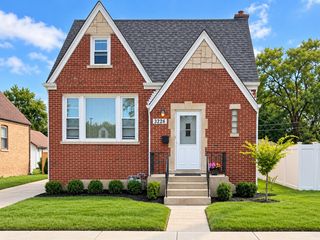 3226 Grand Boulevard, Brookfield, IL 60513