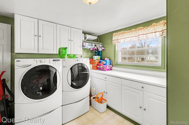 2103 Valley Forge Street, Burton, MI 48519
