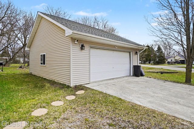2103 Valley Forge Street, Burton, MI 48519