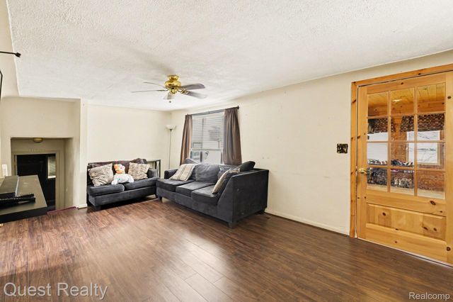 2103 Valley Forge Street, Burton, MI 48519