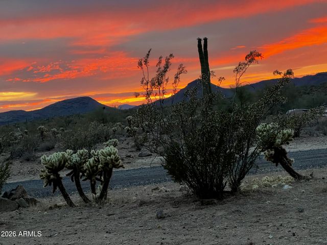 4143 W SUNSET Drive, New River, AZ 85087