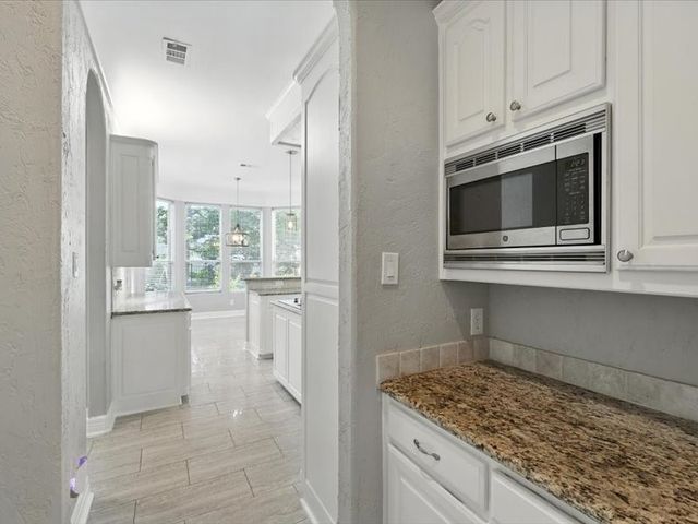 809 Greenvalley Lane, Highland Village, TX 75077