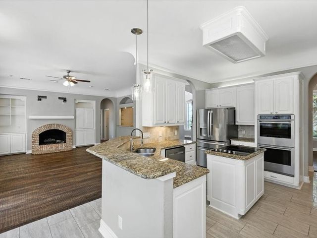809 Greenvalley Lane, Highland Village, TX 75077