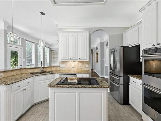 809 Greenvalley Lane, Highland Village, TX 75077