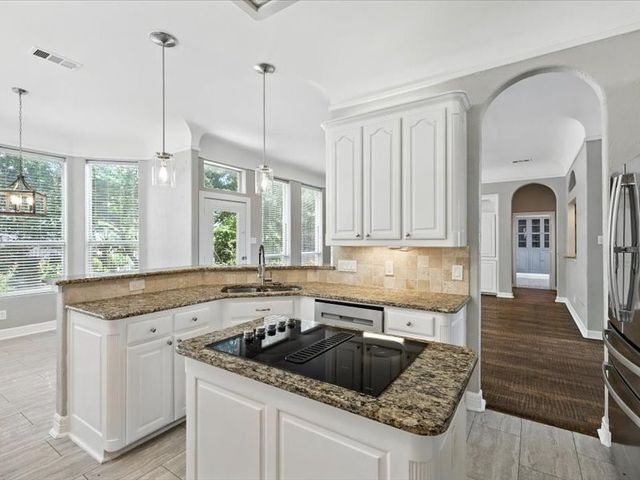 809 Greenvalley Lane, Highland Village, TX 75077