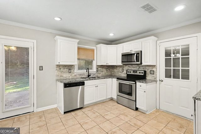 221 Lariat Lane, Ellenwood, GA 30294