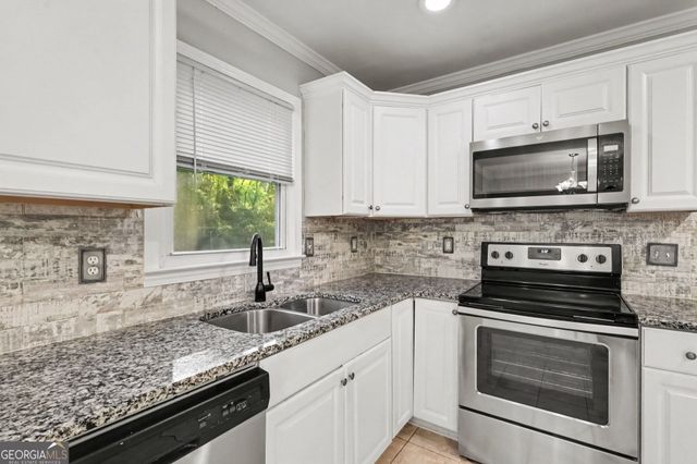 221 Lariat Lane, Ellenwood, GA 30294