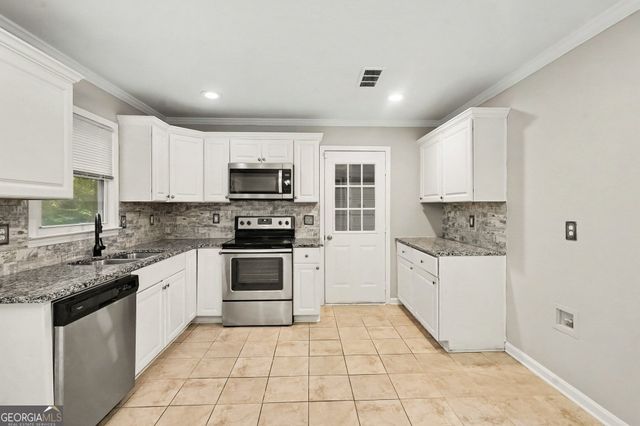 221 Lariat Lane, Ellenwood, GA 30294