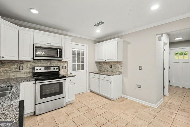 221 Lariat Lane, Ellenwood, GA 30294
