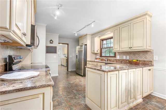 3203 Round Hill Road, Greensboro, NC 27408