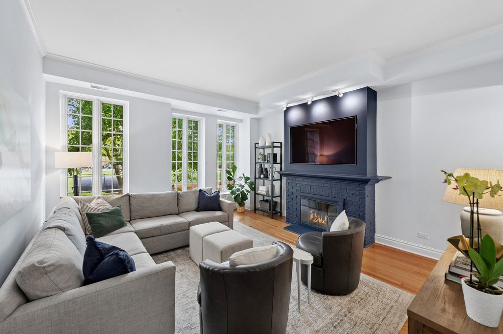 317 W Webster Avenue 1, Chicago, IL 60614 — photo 2