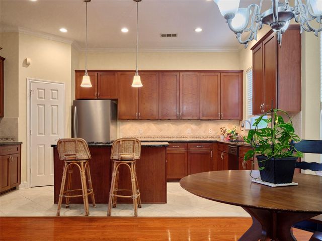 704 Reinicke Street, Houston, TX 77007