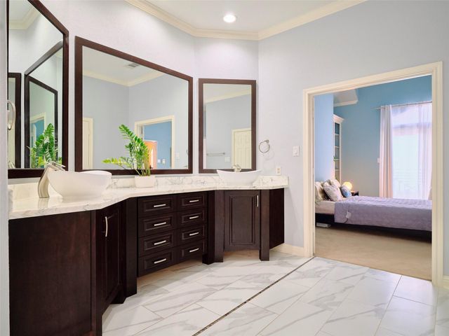 704 Reinicke Street, Houston, TX 77007