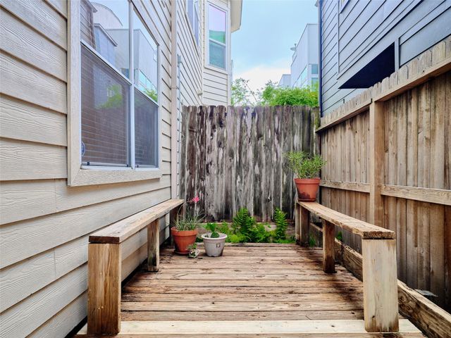 704 Reinicke Street, Houston, TX 77007