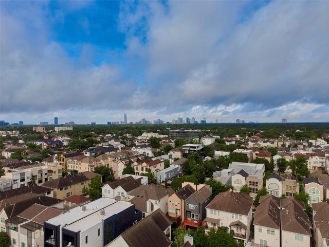 704 Reinicke Street, Houston, TX 77007
