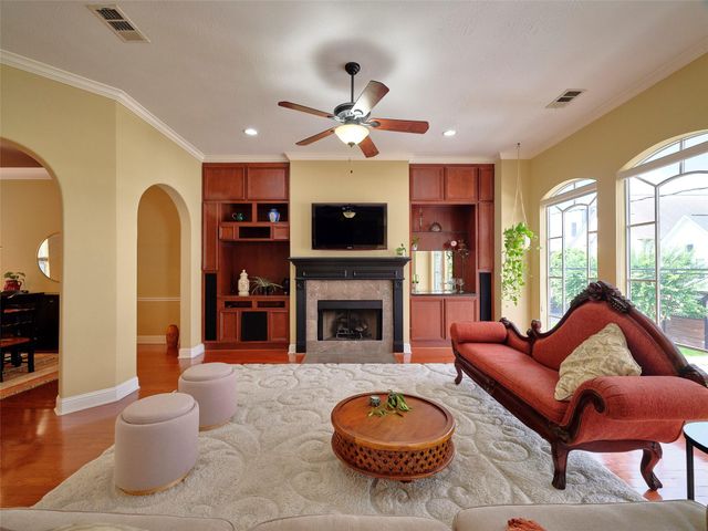 704 Reinicke Street, Houston, TX 77007