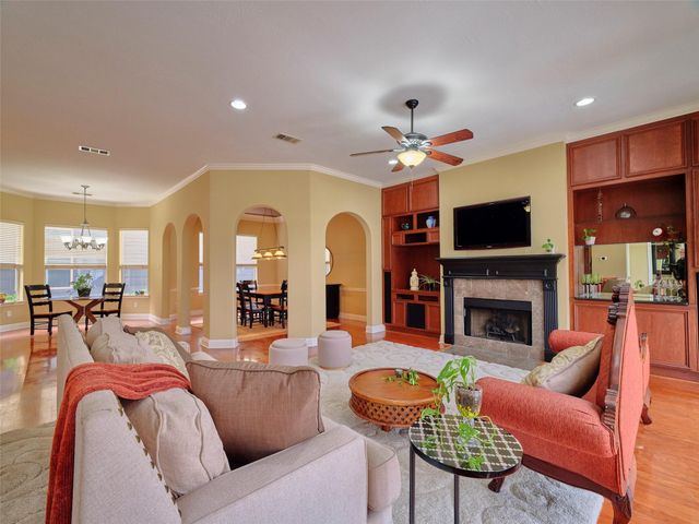 704 Reinicke Street, Houston, TX 77007
