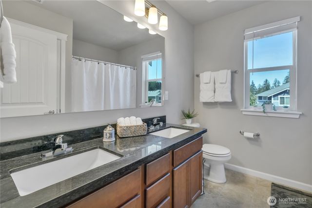3813 Discovery Avenue SW, Bremerton, WA 98312
