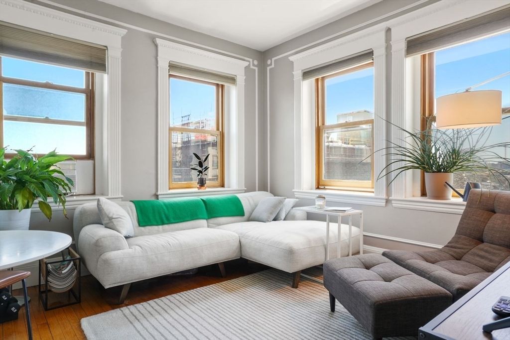 8 Garrison St 706, Boston, MA 02116