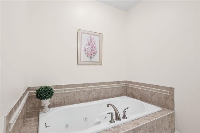 41 Meetinghouse Road, Norfolk, MA 02056