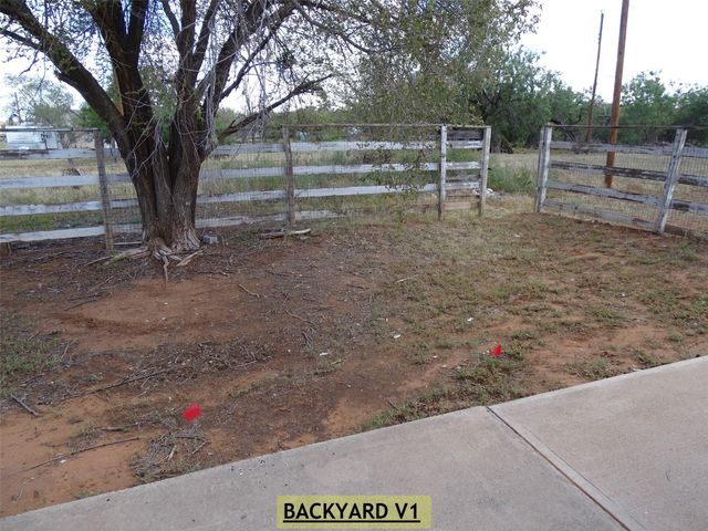 1208 Walnut Street, Sweetwater, TX 79556