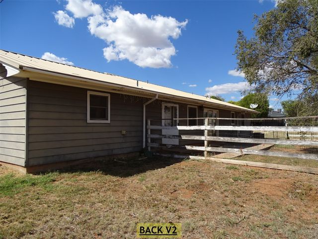 1208 Walnut Street, Sweetwater, TX 79556