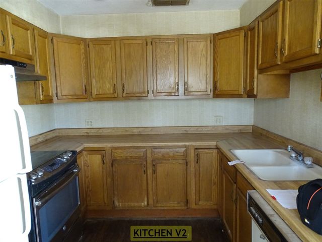 1208 Walnut Street, Sweetwater, TX 79556