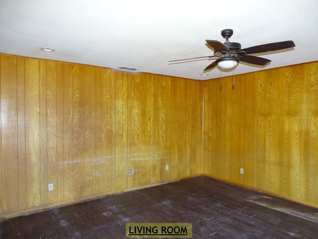 1208 Walnut Street, Sweetwater, TX 79556