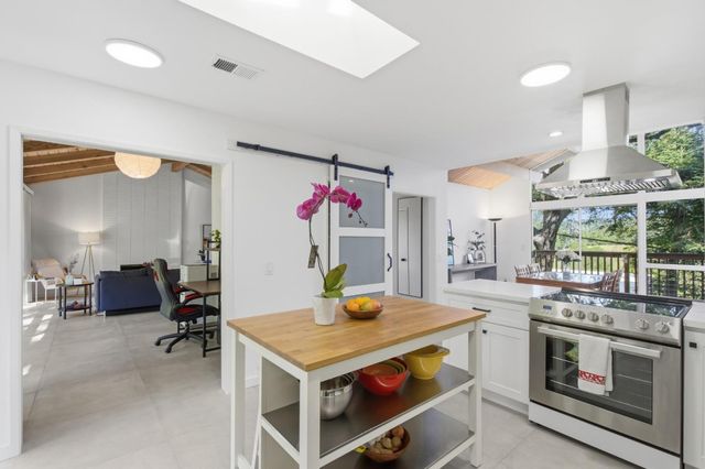 46 Underhill Road, Orinda, CA 94563