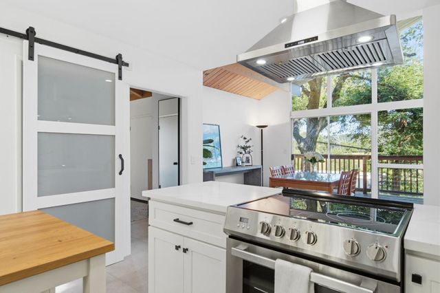 46 Underhill Road, Orinda, CA 94563