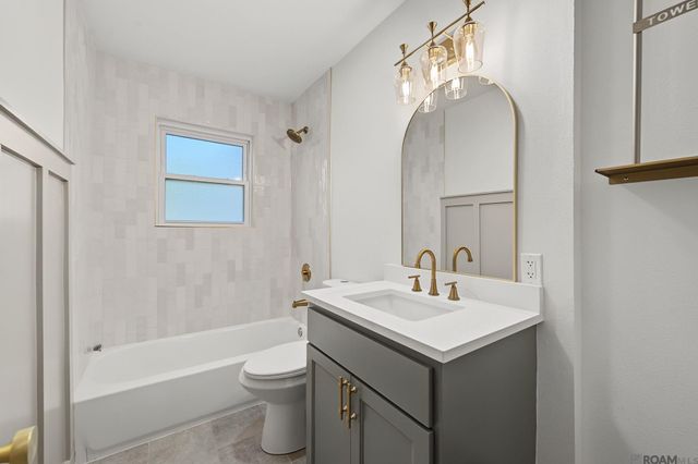 2434 Honeysuckle Ave, Baton Rouge, LA 70808