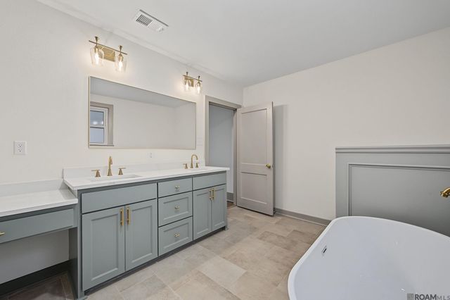 2434 Honeysuckle Ave, Baton Rouge, LA 70808