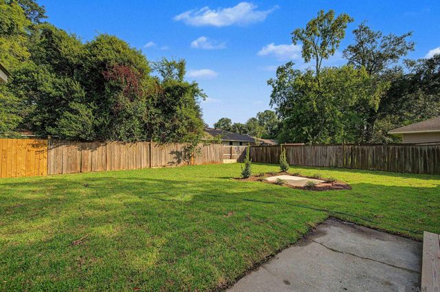 2434 Honeysuckle Ave, Baton Rouge, LA 70808