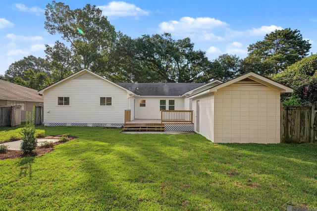 2434 Honeysuckle Ave, Baton Rouge, LA 70808