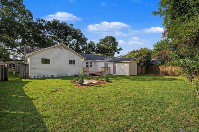 2434 Honeysuckle Ave, Baton Rouge, LA 70808
