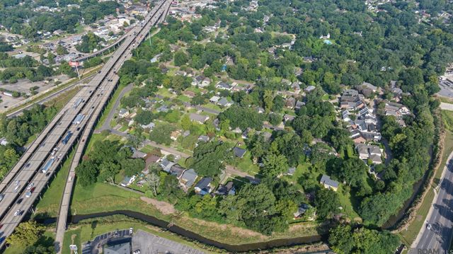 2434 Honeysuckle Ave, Baton Rouge, LA 70808