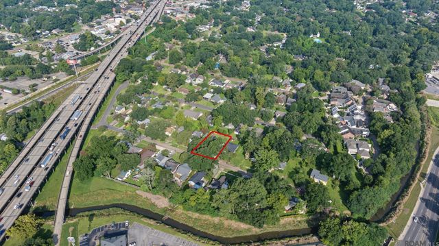 2434 Honeysuckle Ave, Baton Rouge, LA 70808