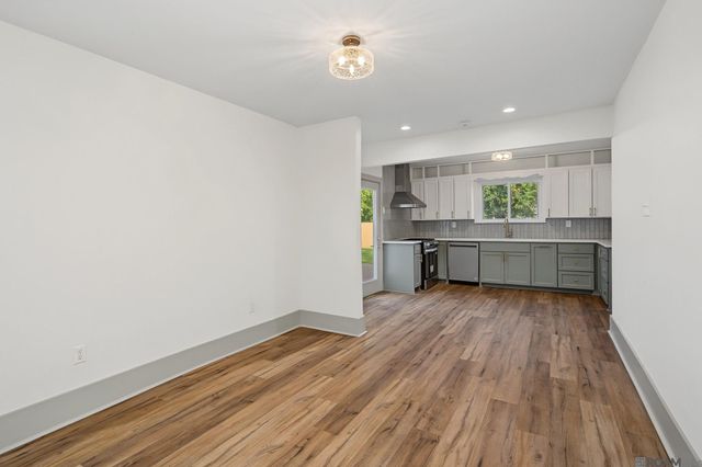 2434 Honeysuckle Ave, Baton Rouge, LA 70808