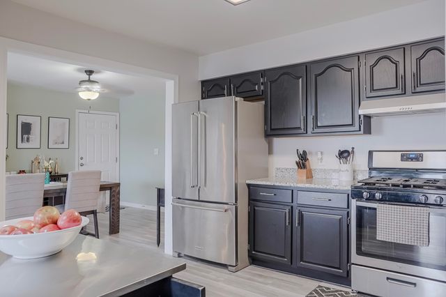 5065 Spinnaker Lane E, Crown Point, IN 46307