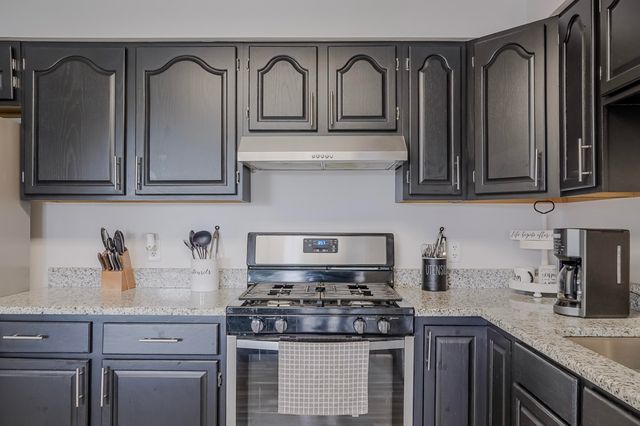 5065 Spinnaker Lane E, Crown Point, IN 46307